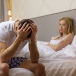 Ungt par i soveværelset - problemer