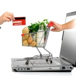 Køb af dagligvarer på nettet - indkøbsvogn og computer