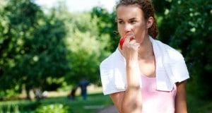 runner_eating_9754951_ml_123rf-750x400